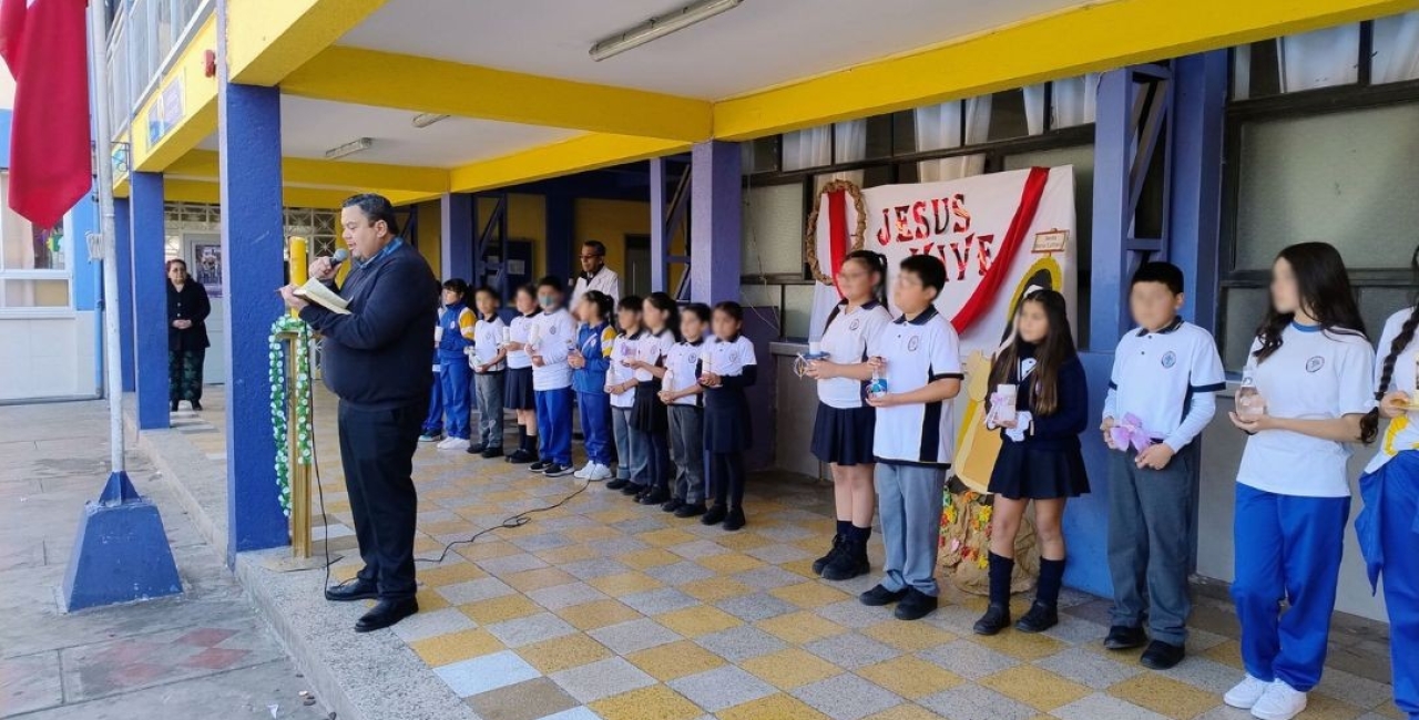 Celebramos pascua de resurrección con la ceremonia del cirio pascual